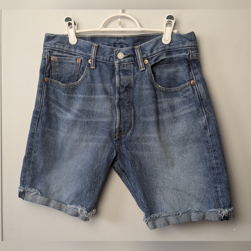 Levi's 501 Men jeans short 100% cotton size 30 in great used condition